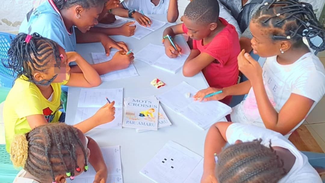 Les meilleures ACTIVITÉS POUR DES VACANCES UTILES : Mots croisés, Lecture,... (Partie 4)